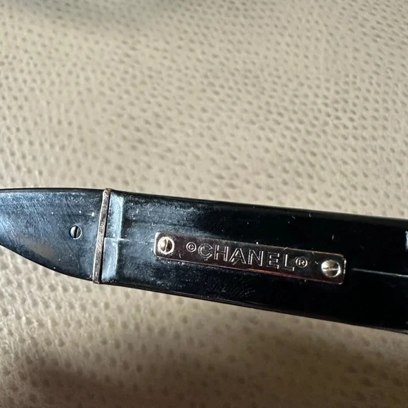 CHANEL Black Quilted Case with Black Oversized Sunglasses - Picture 5 of 5